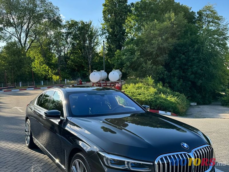 2019' BMW 7 Series photo #2