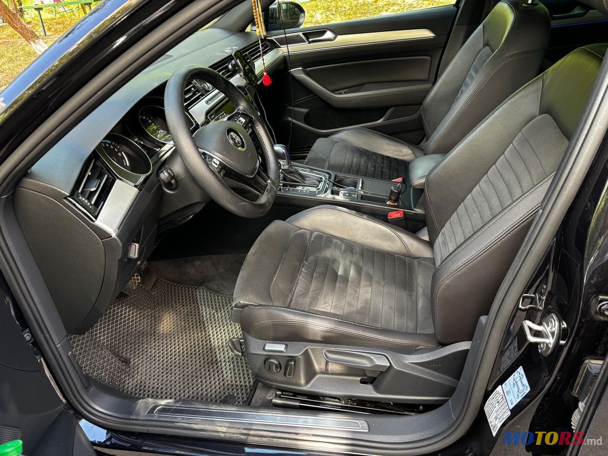 2015' Volkswagen Passat photo #3