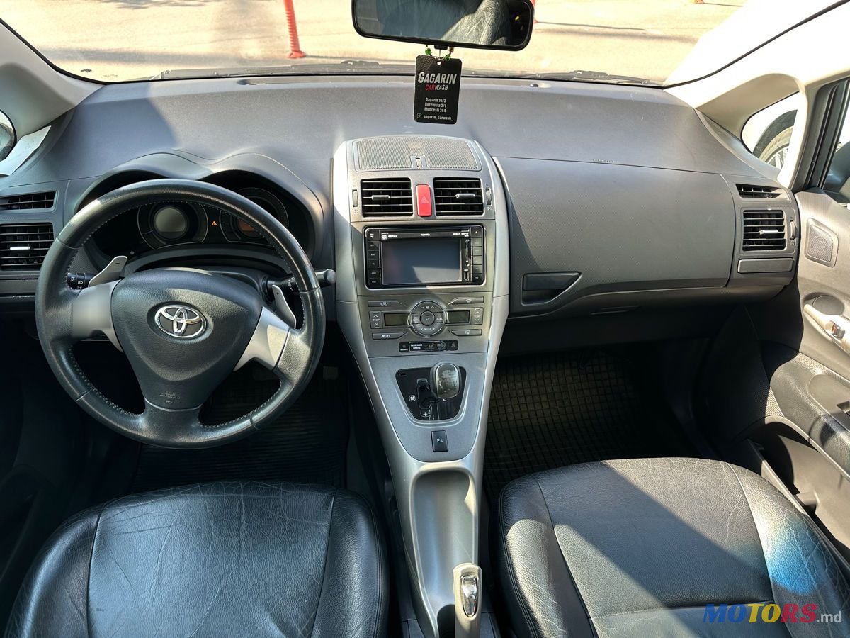 2009' Toyota Auris photo #6