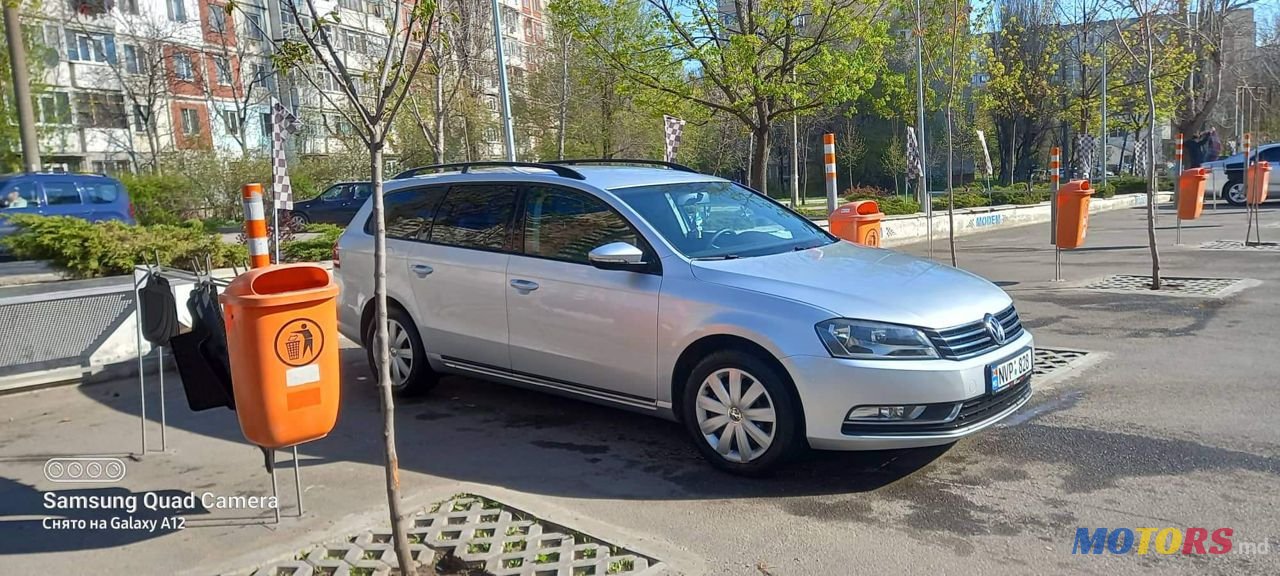 2010' Volkswagen Passat photo #3