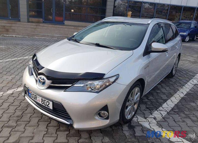 2014' Toyota Auris photo #2