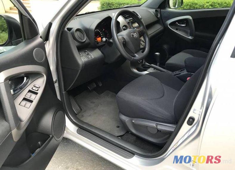 2011' Toyota RAV4 photo #1