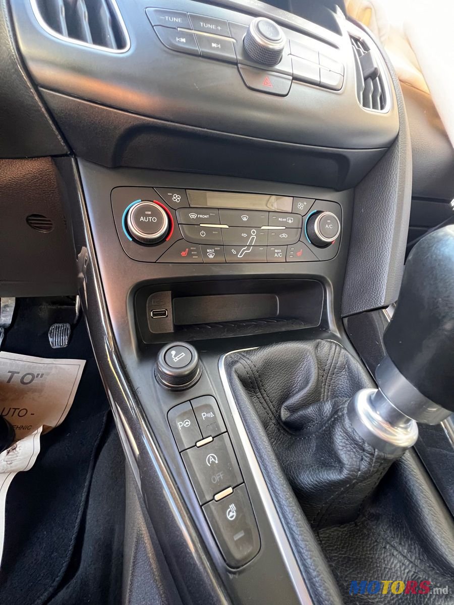 2016' Ford Focus photo #5