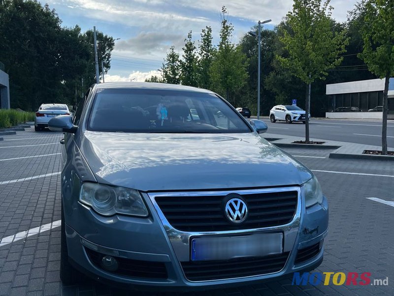 2009' Volkswagen Passat photo #3