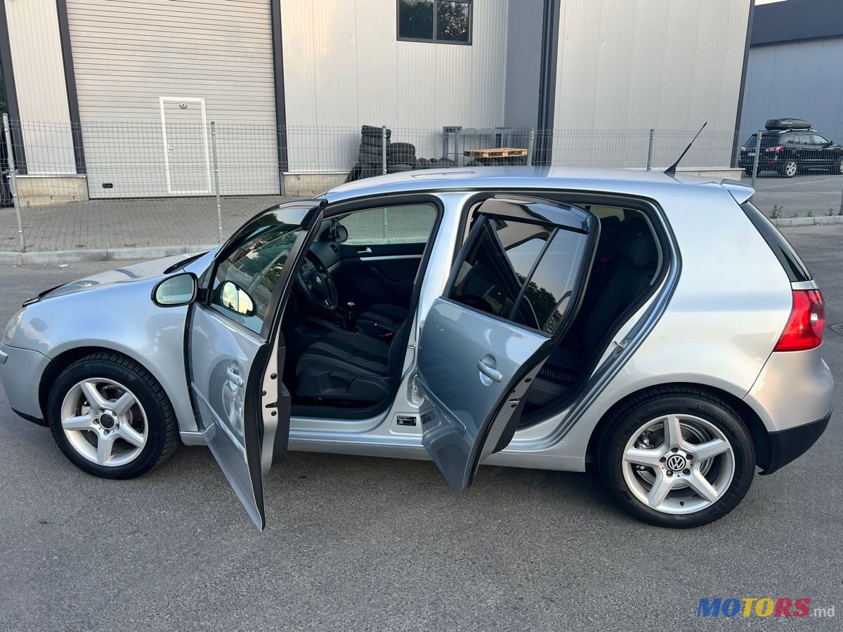 2008' Volkswagen Golf photo #3