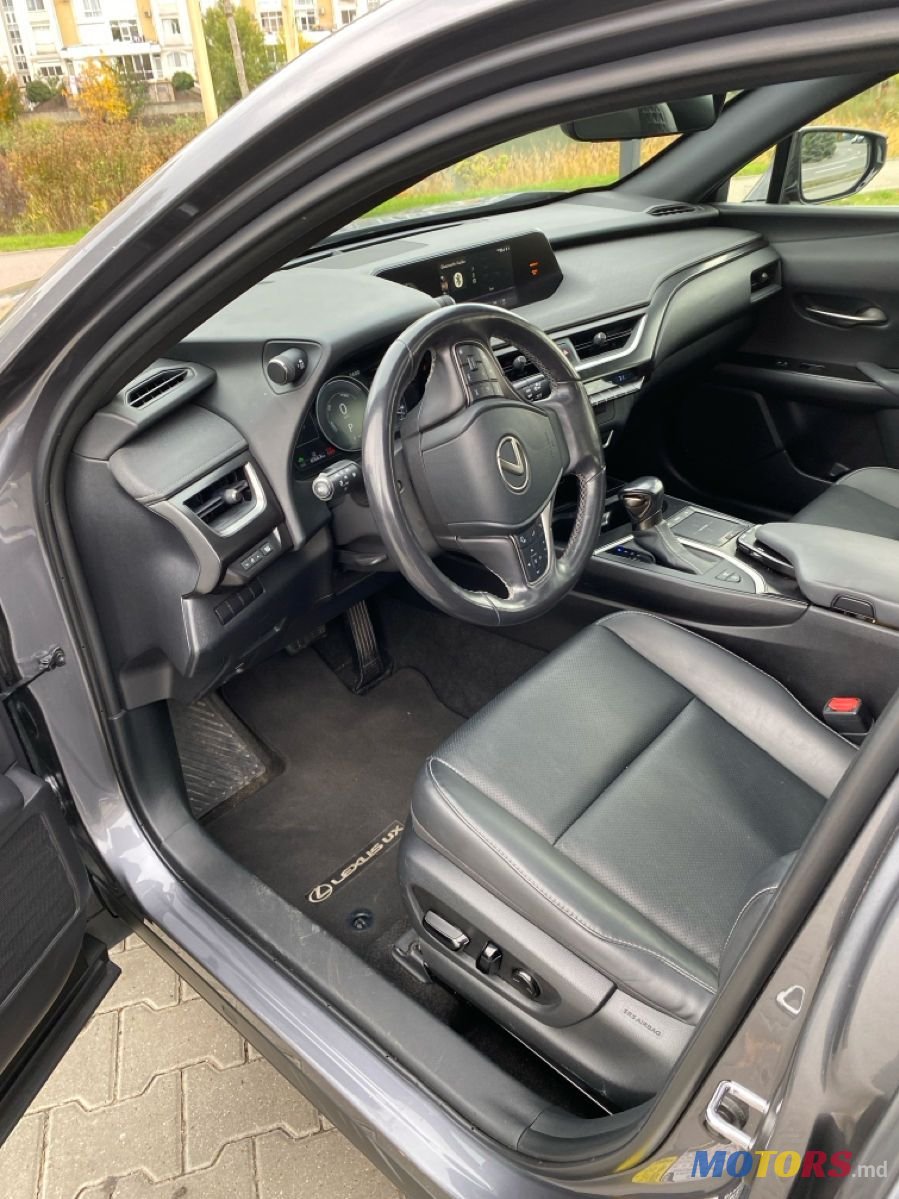 2021' Lexus UX photo #5