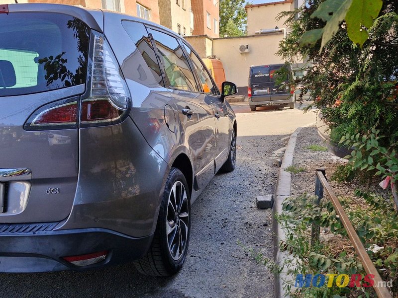 2015' Renault Scenic photo #6