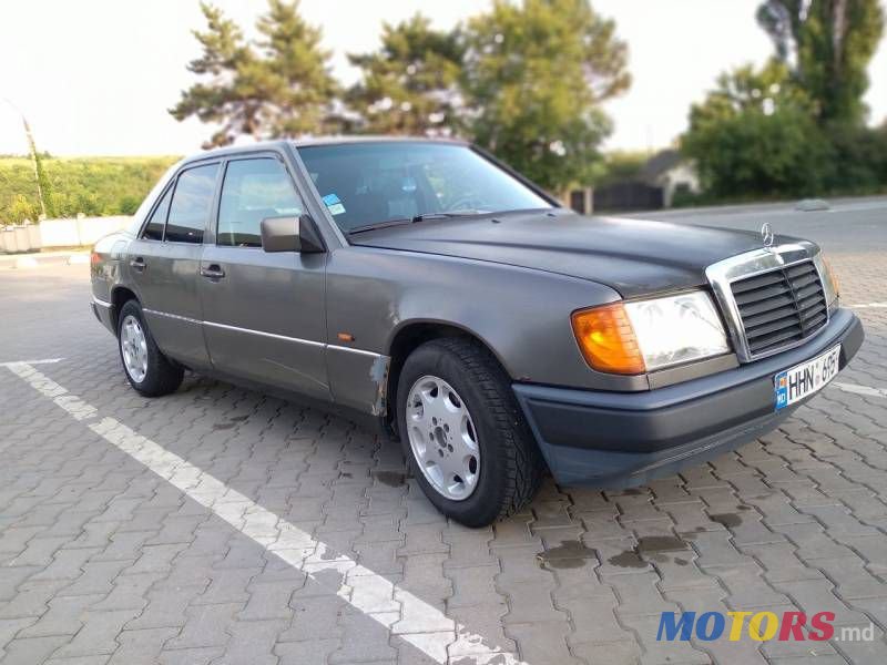 1992' Mercedes-Benz 124 photo #2