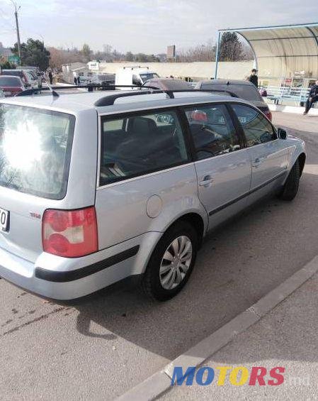 2002' Volkswagen Passat photo #1