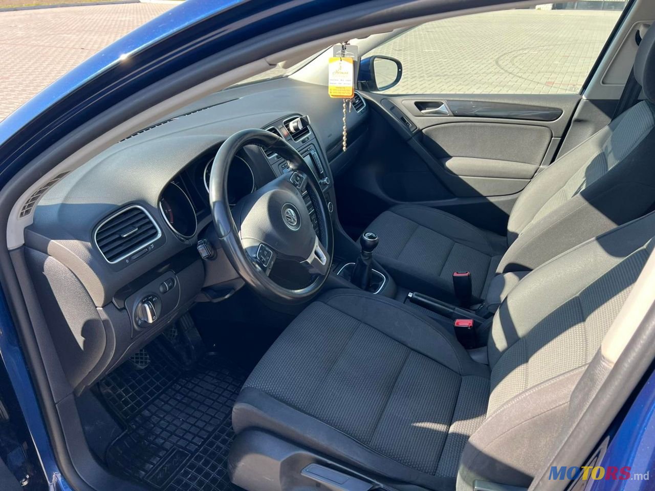 2011' Volkswagen Golf photo #6