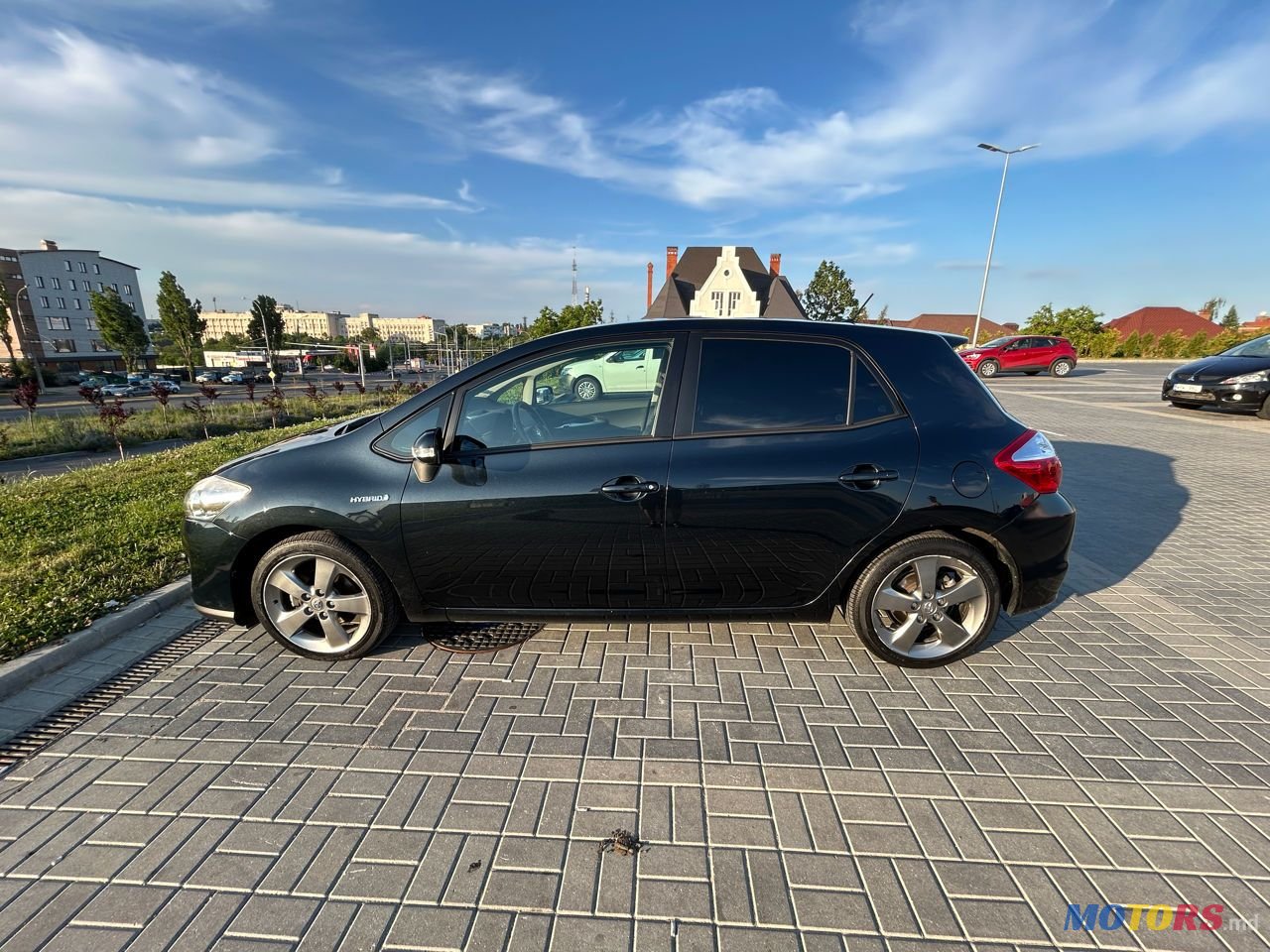 2012' Toyota Auris photo #4