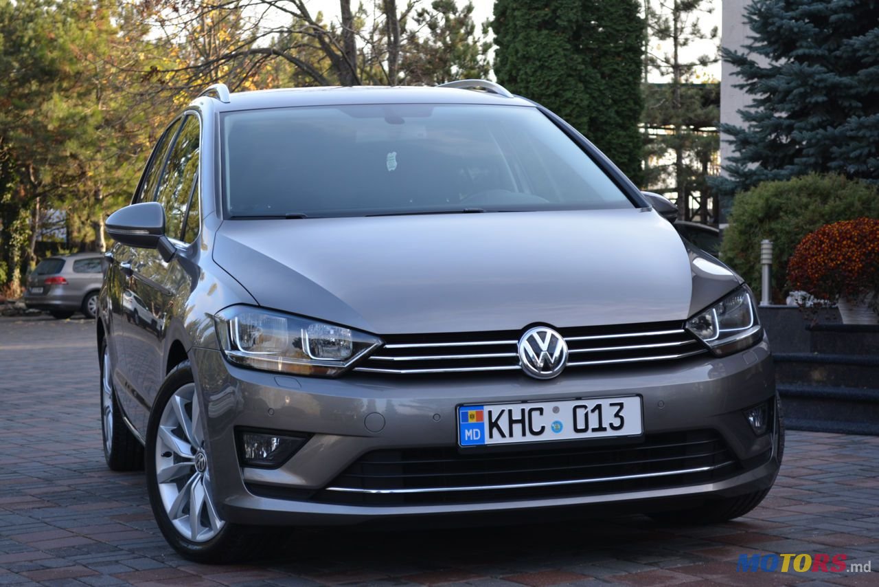 2017' Volkswagen Golf Plus photo #2