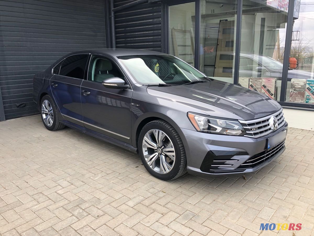 2016' Volkswagen Passat photo #1