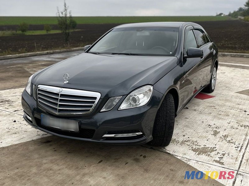 2011' Mercedes-Benz E-Class photo #3