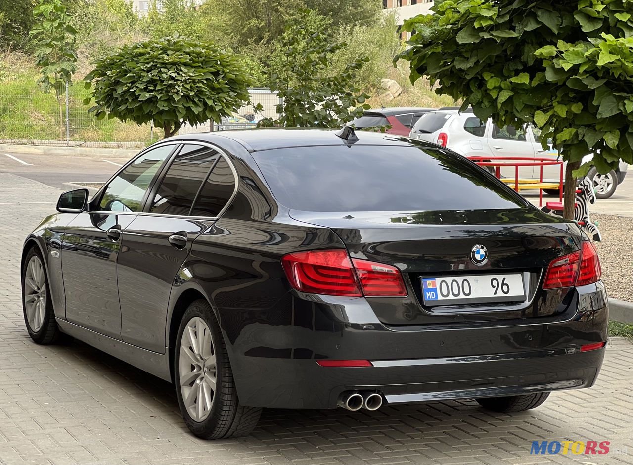 2011' BMW 5 Series photo #4