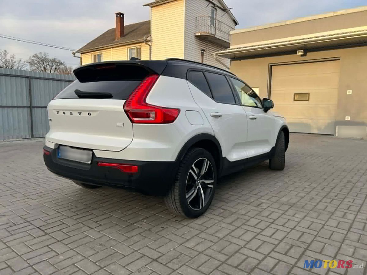 2021' Volvo XC40 photo #3