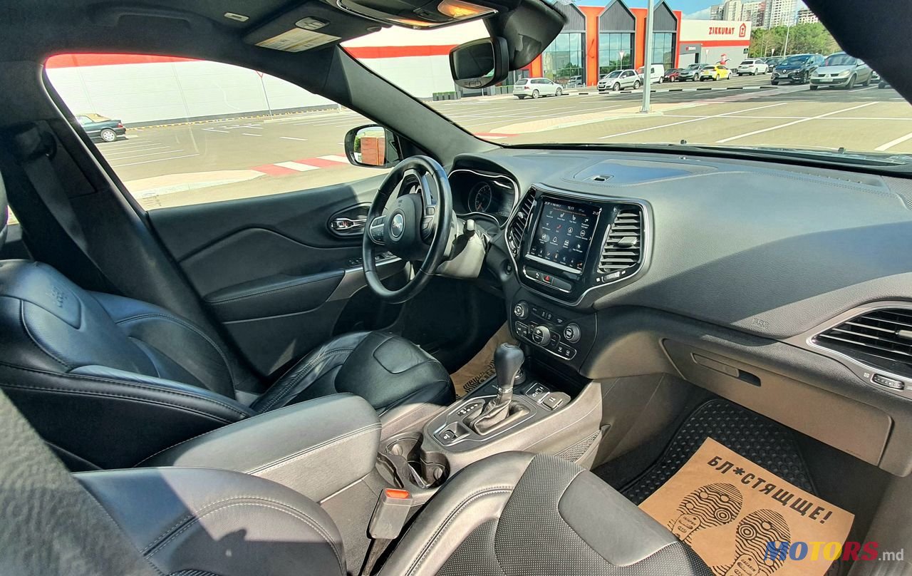 2019' Jeep Cherokee photo #4