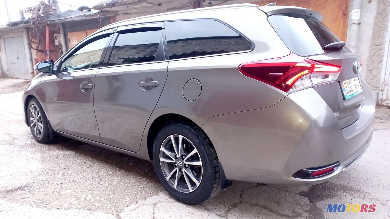 2017' Toyota Auris photo #2