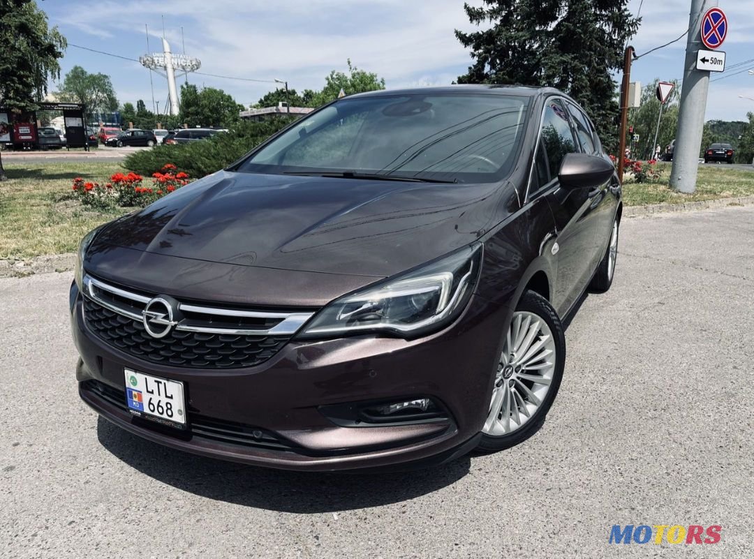 2016' Opel Astra photo #2