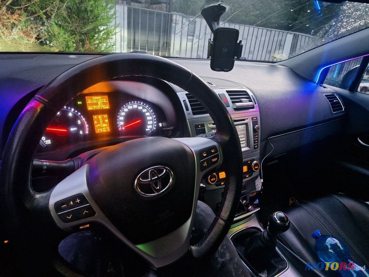 2013' Toyota Avensis photo #2