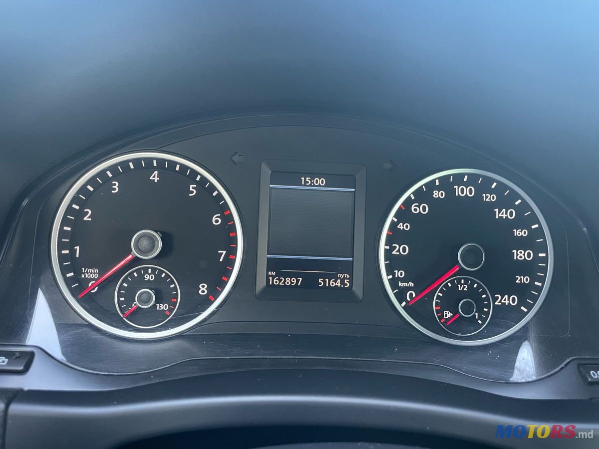 2011' Volkswagen Tiguan photo #5