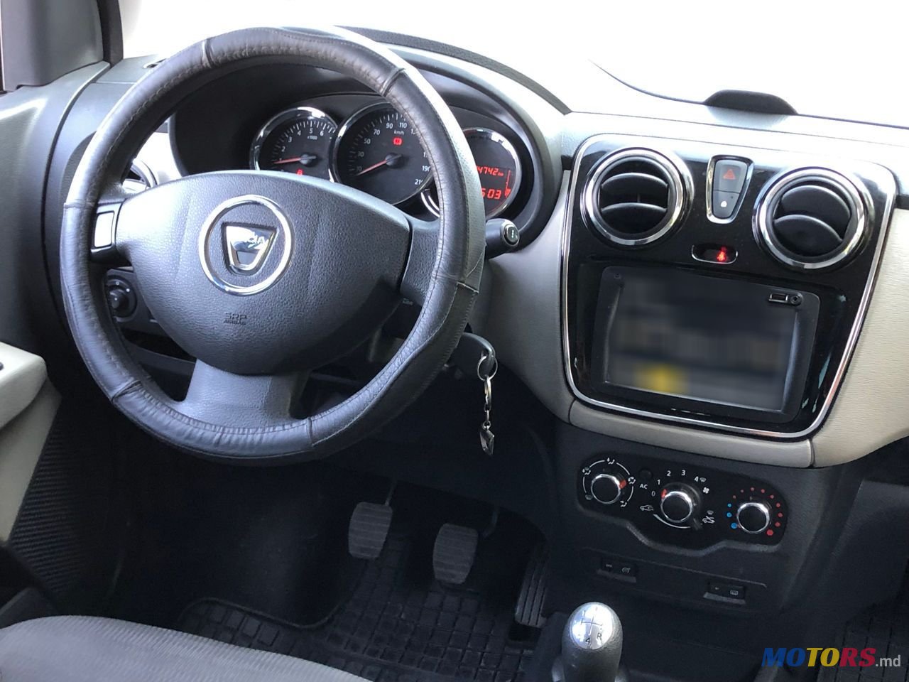 2013' Dacia Lodgy photo #1