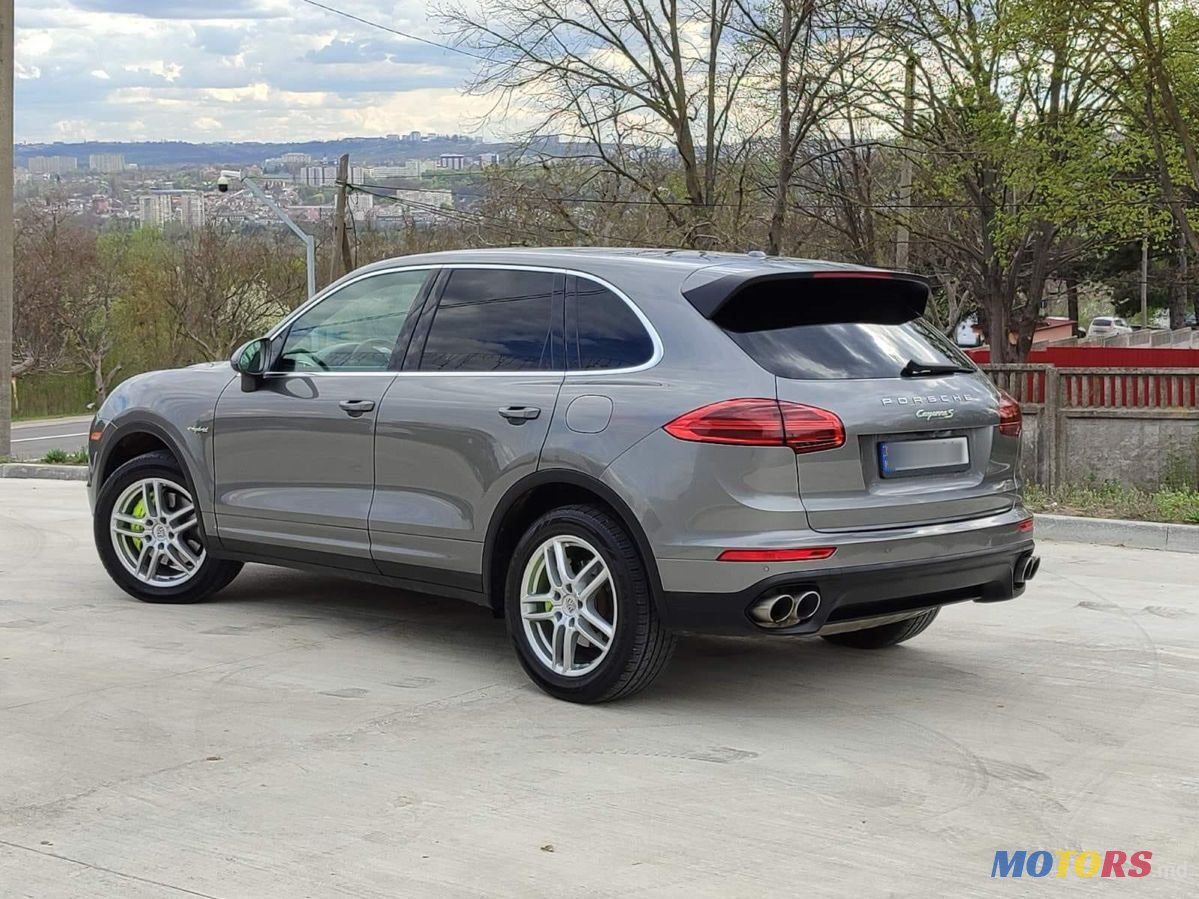 2015' Porsche Cayenne photo #3