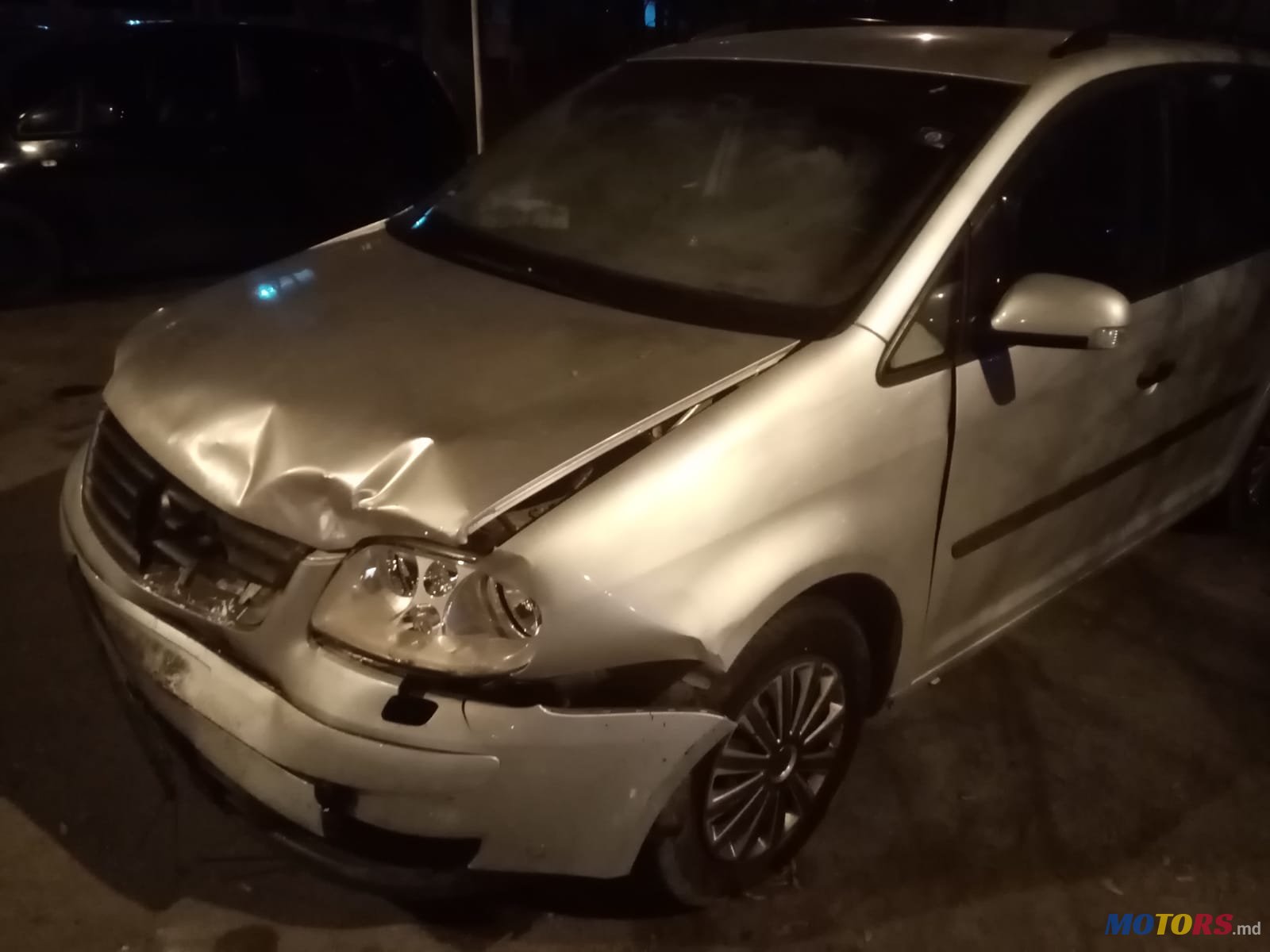 2004' Volkswagen Touran photo #2