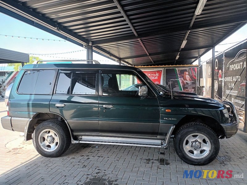 1999' Mitsubishi Pajero photo #3