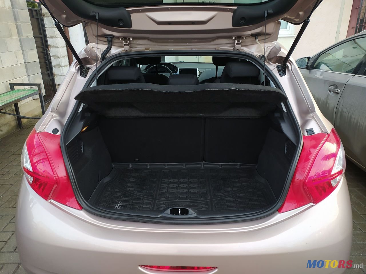 2013' Peugeot 208 photo #5