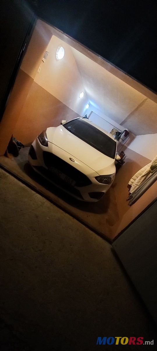 2020' Ford Focus photo #1