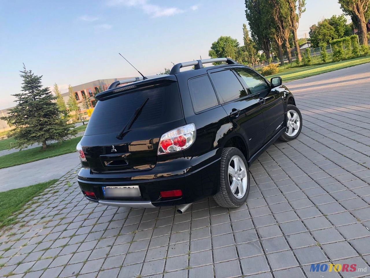 2010' Mitsubishi Outlander photo #3