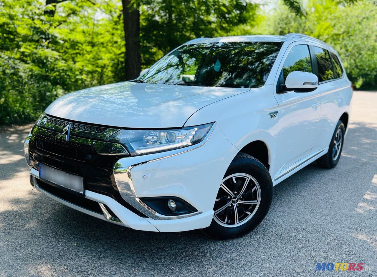 2019' Mitsubishi Outlander photo #1