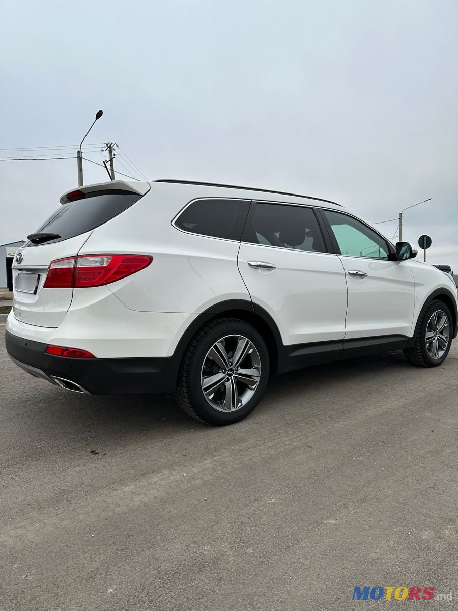 2015' Hyundai Santa Fe photo #4