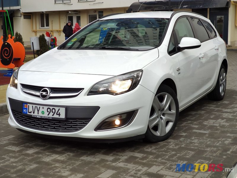 2013' Opel Astra photo #3