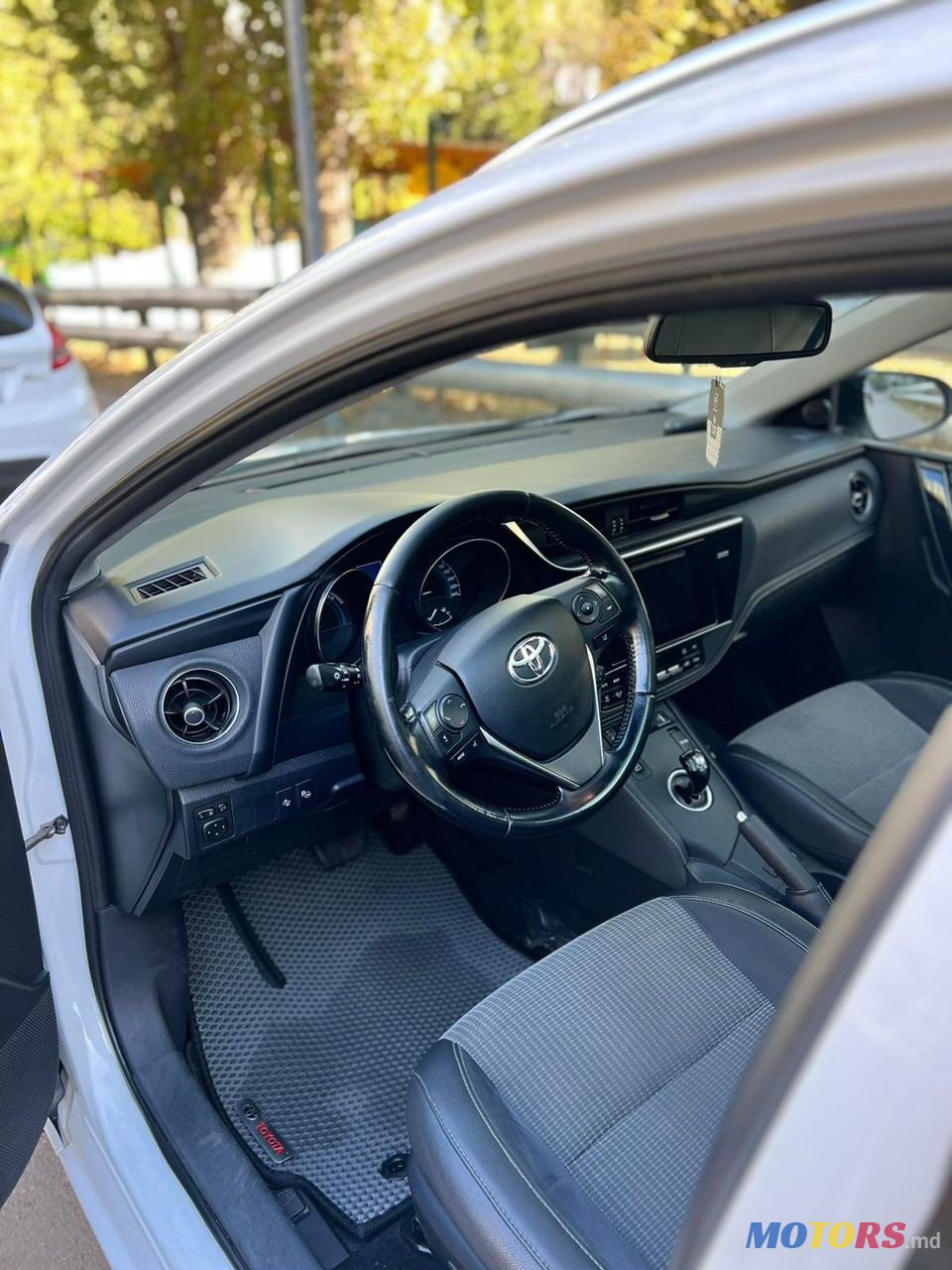 2015' Toyota Auris photo #5