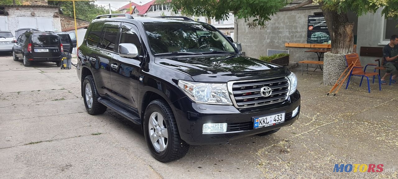 2009' Toyota Land Cruiser photo #2