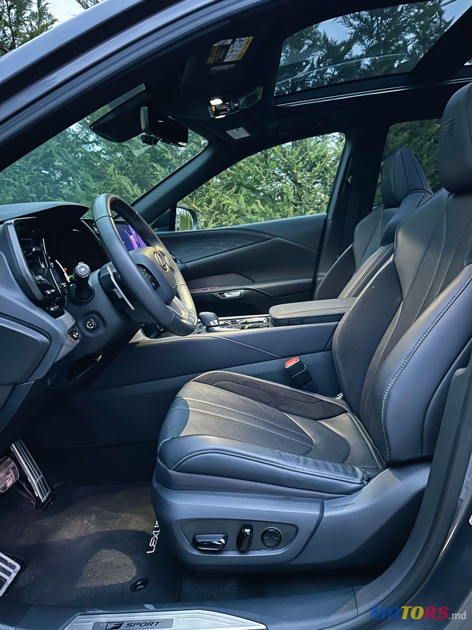 2023' Lexus Rx Series photo #3