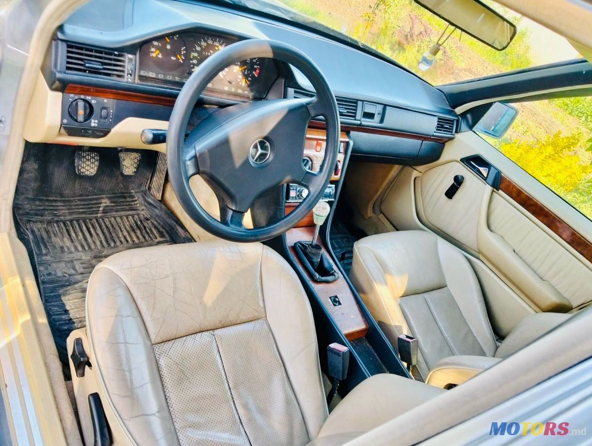 1992' Mercedes-Benz E-Class photo #5