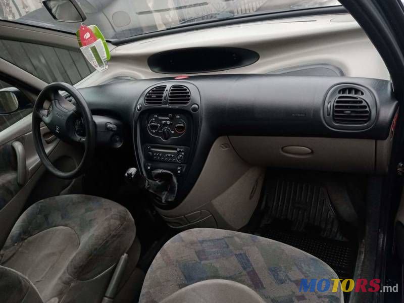 2001' Citroen Xsara Picasso photo #5
