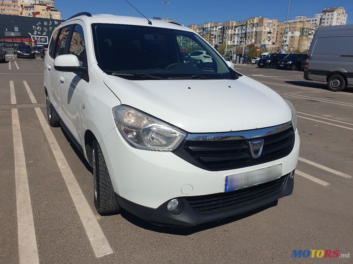 2013' Dacia Lodgy photo #2