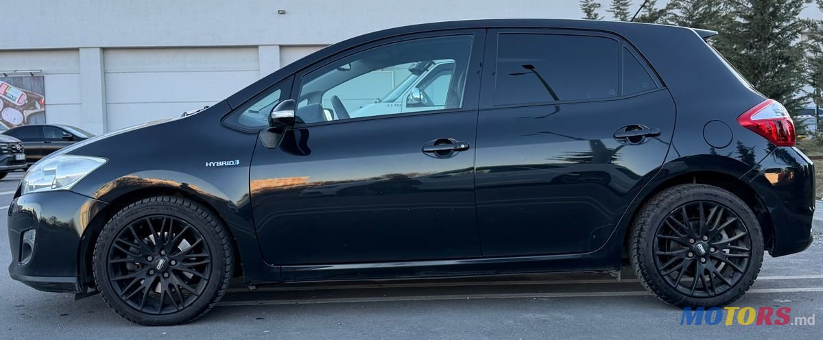 2011' Toyota Auris photo #3