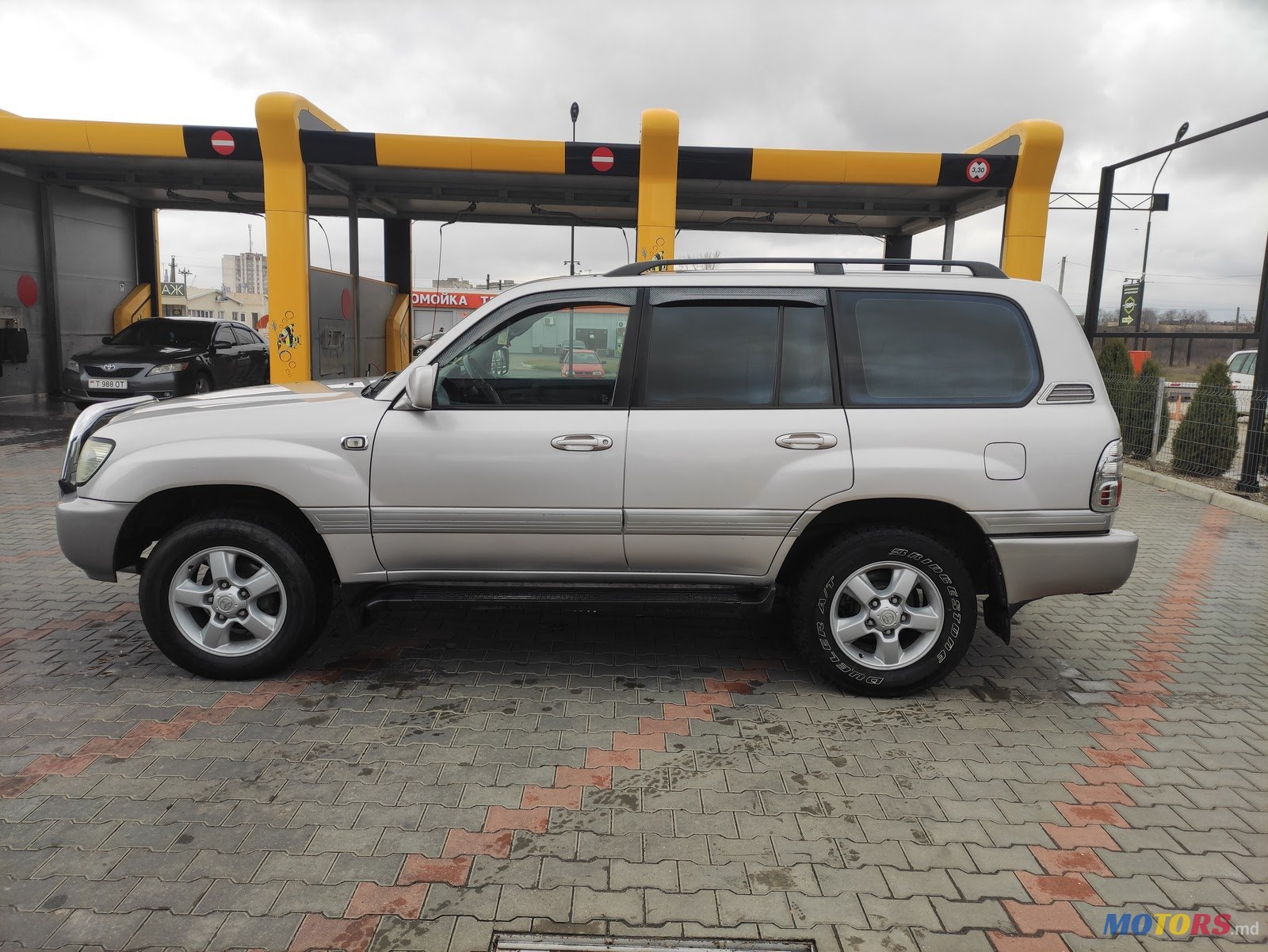 2004' Toyota Land Cruiser 100 Джип photo #3