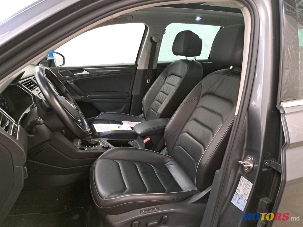 2018' Volkswagen Tiguan photo #6