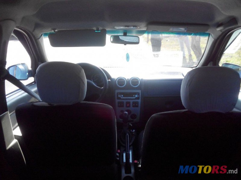 2007' Dacia Logan photo #2