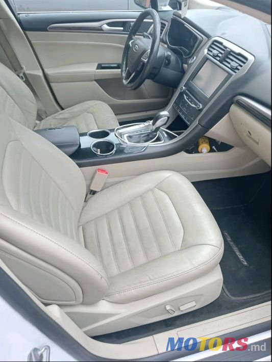 2013' Ford Fusion photo #3