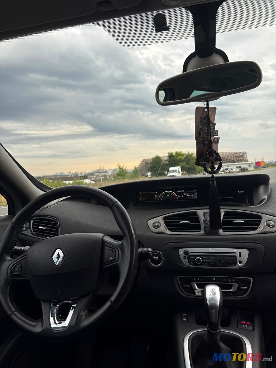 2014' Renault Scenic photo #5