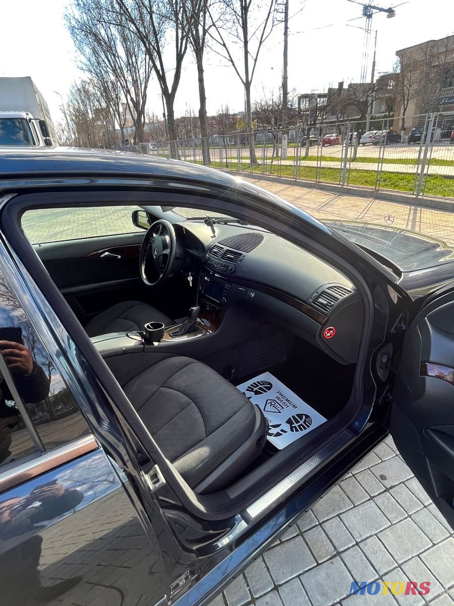 2002' Mercedes-Benz E-Class photo #5