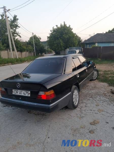 1992' Mercedes-Benz 124 photo #3