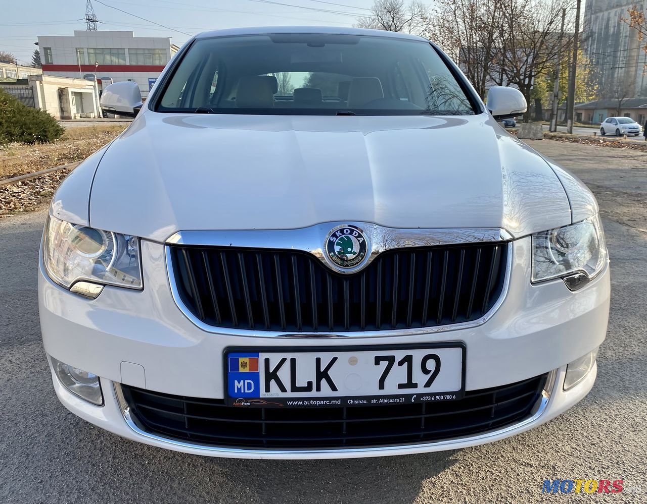 2011' Skoda Superb photo #6